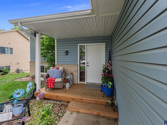 5th image of 2601 S Avondale Ave