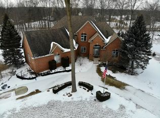 23748 Point O Woods Ct, South Lyon, MI 48178