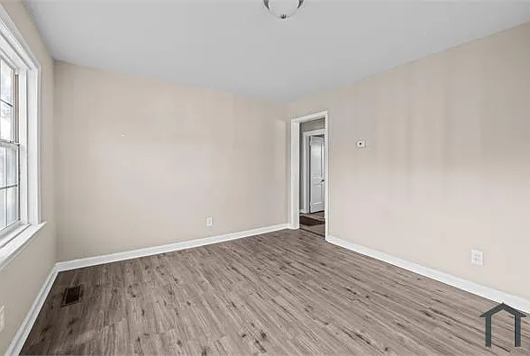 2423 Circle Dr — Photo 2