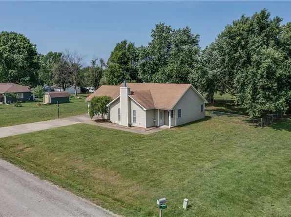 16332 S 1383rd Rd, Nevada, MO 64772