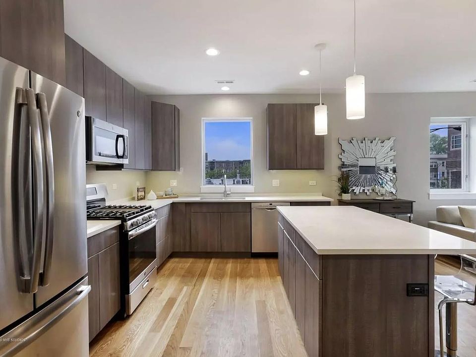 1st image of 1127 W Granville Ave #404