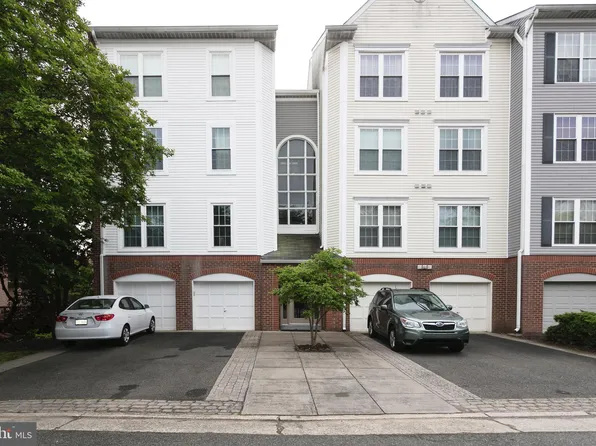 273 S Pickett St APT 101, Alexandria, VA 22304