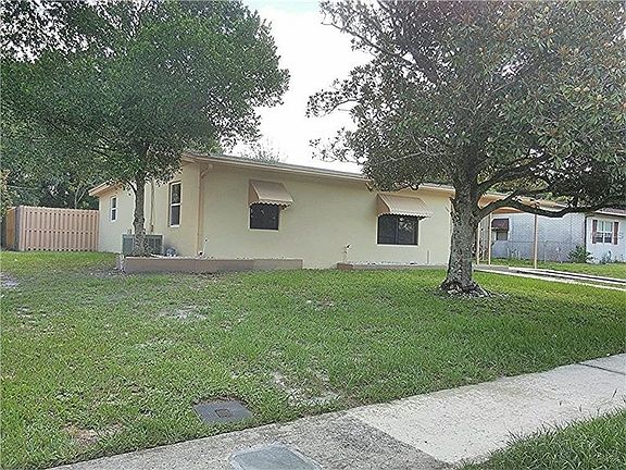 3rd image of 1301 Whitewood Dr