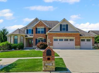 709 Lake Falls Blvd, Savoy, IL 61874