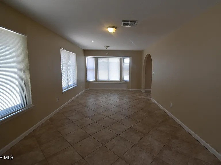 807 Poplar St — Photo 10