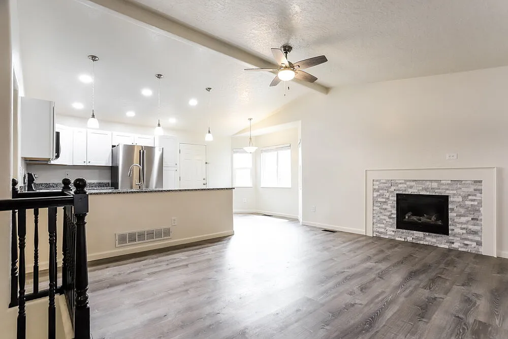 4 bed, 2.0 bath, 1636 sqft, $3,300 — Photo 4