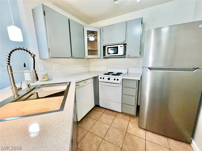 480 Elm Dr #206 — Photo 10