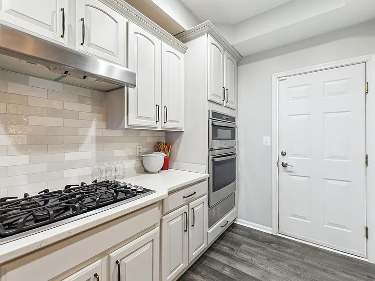 3526 Huntley Manor Ln — Photo 9