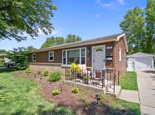 755 Sherwood Ave, Aurora, IL 60506