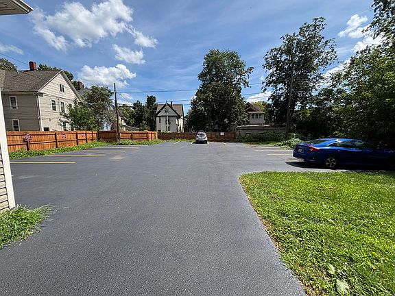 3rd image of 310 Meigs St APT 5
