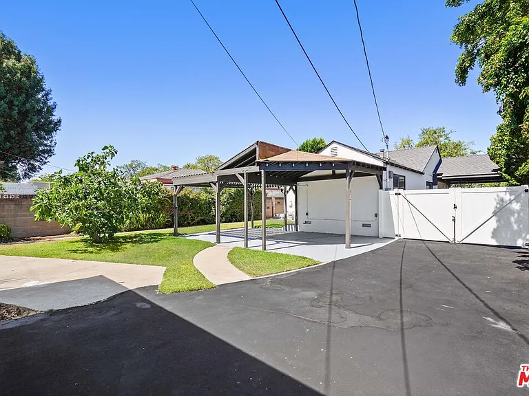 4940 Placidia Ave — Photo 39
