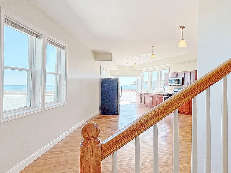 1043 Winthrop Ave — Photo 10