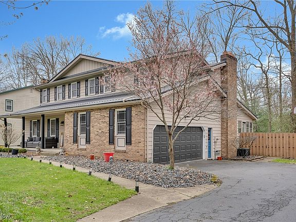 4th image of 858 Squirrel Hill Dr