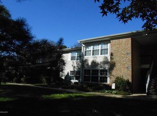 112 Arrowwood Ct, Red Bank, NJ 07701