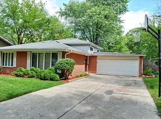 1033 Crestview Dr, Lemont, IL 60439