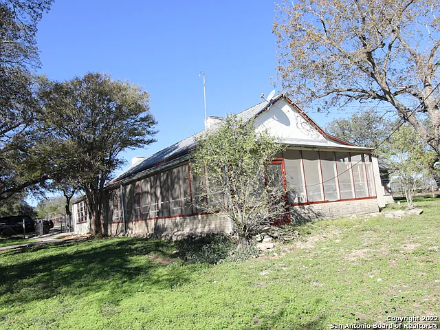 8811 FM 471 N — Photo 4