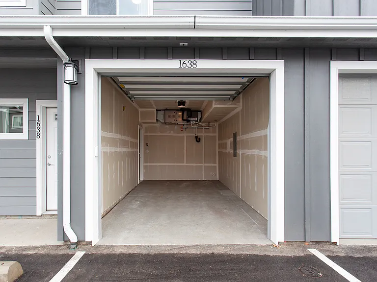 Prairie Pointe Apartments and Townhomes — Photo 88