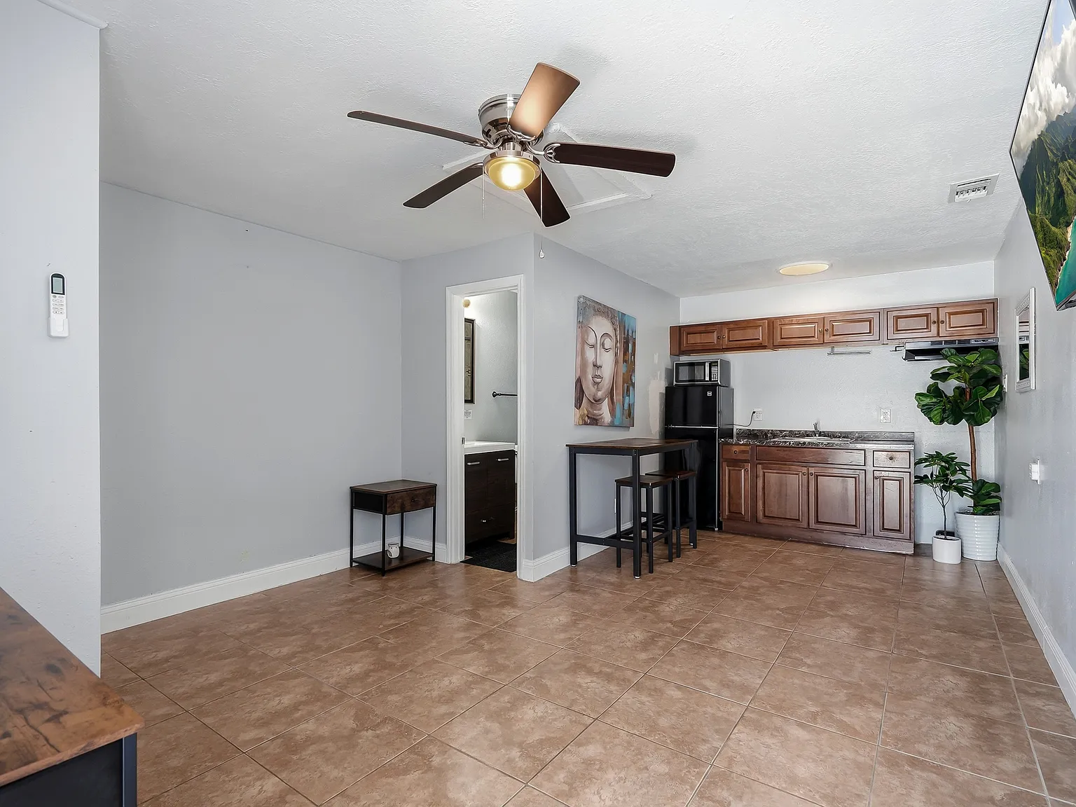 Studio, 240 sqft, $1,150 — Photo 4