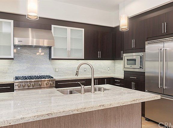 4th image of 402 Rockefeller Unit 101
