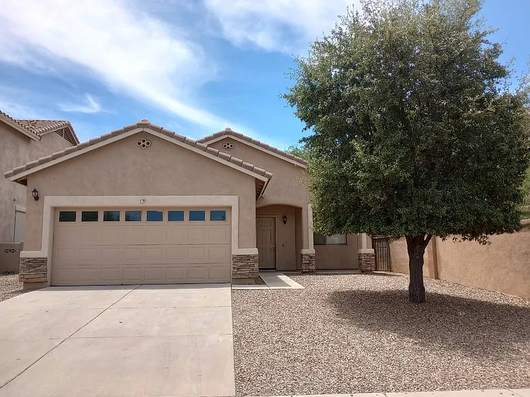 Easy acess to main road. Well kept with brand new A/C unit and Private backyard