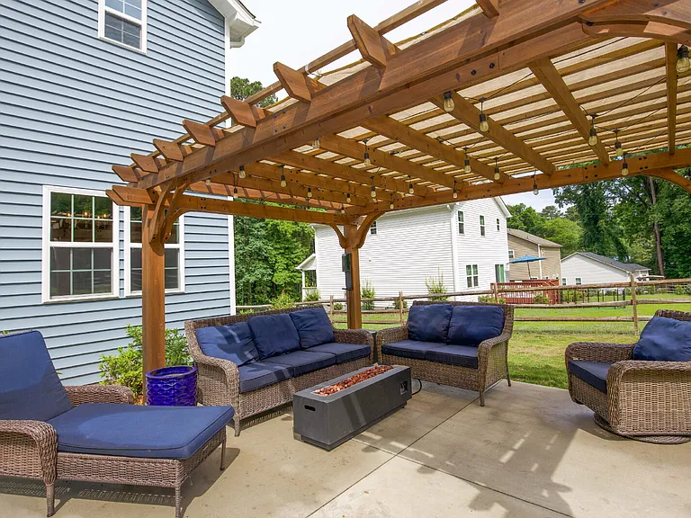 704 Pinecrest St — Photo 41