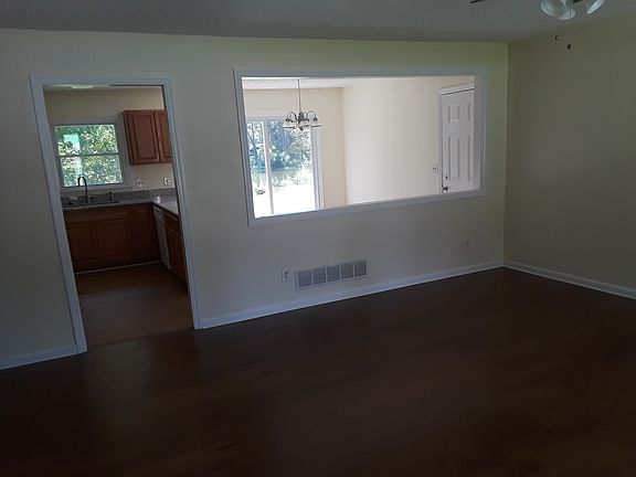 3rd image of 81 Newport Dr