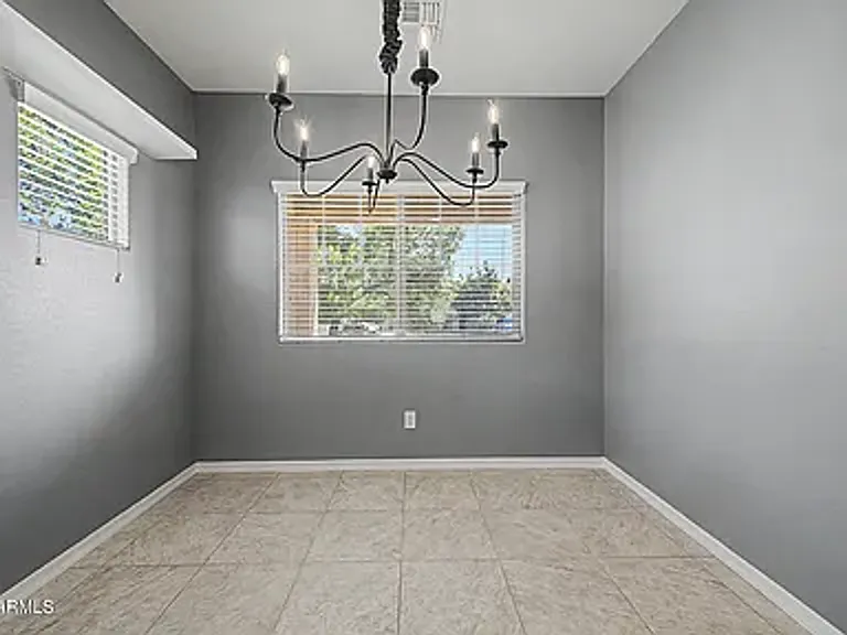 1502 W Alder Rd — Photo 4