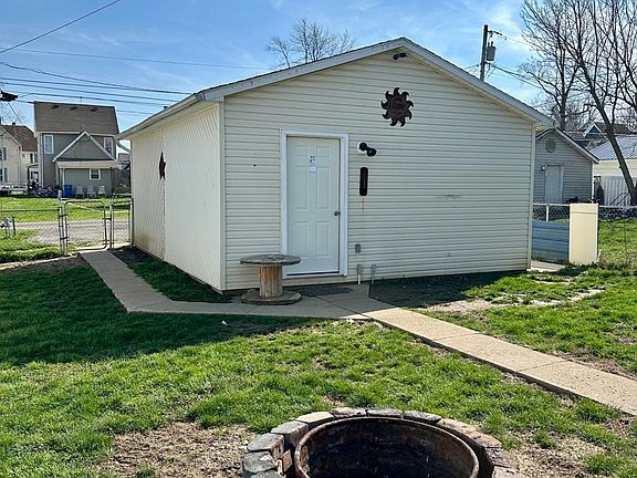 4th image of 410 Spring St
