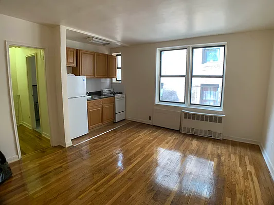 Rented by Smart NY Realty LLC | media 25
