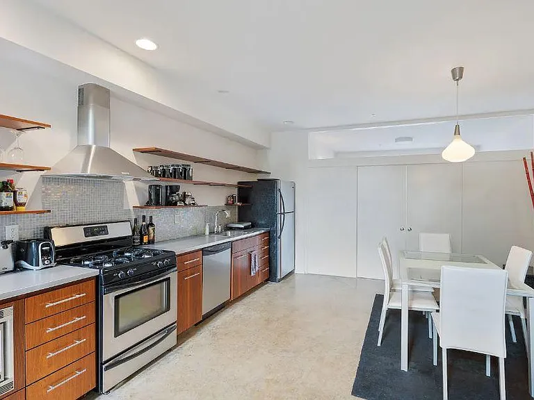 21 NE Wygant St — Photo 19