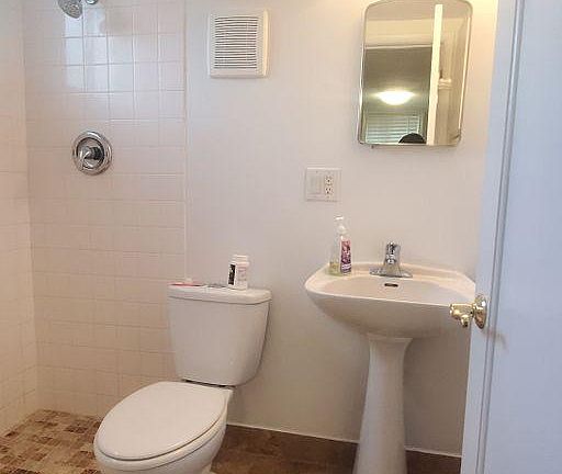 3rd image of 641 1/2 Broadwater Ave