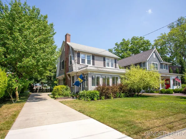 2519 Lake Dr SE, East Grand Rapids, MI 49506