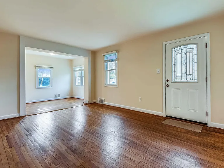 210 E Hamilton Ave — Photo 22
