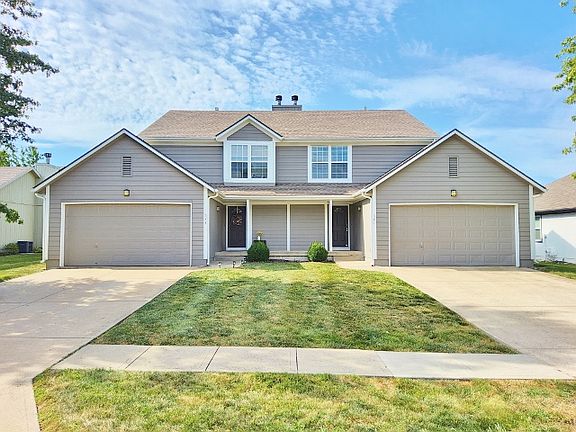 3rd image of 621-23 NE Swann Cir