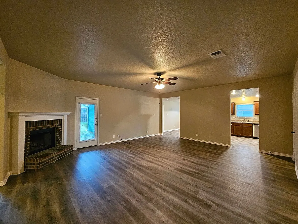 Building Photo - 2507 Hector Dr