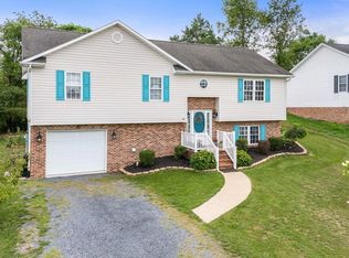 85 Falcon Ln, Weyers Cave, VA 24486