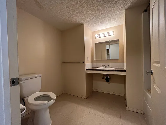 80 A Kelloway Cres — Photo 11