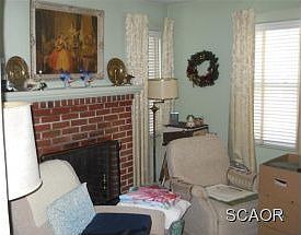 3rd image of 617 W Spruce St