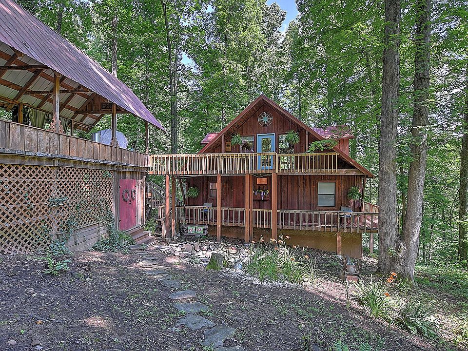 1st image of 204 Woodland Cir