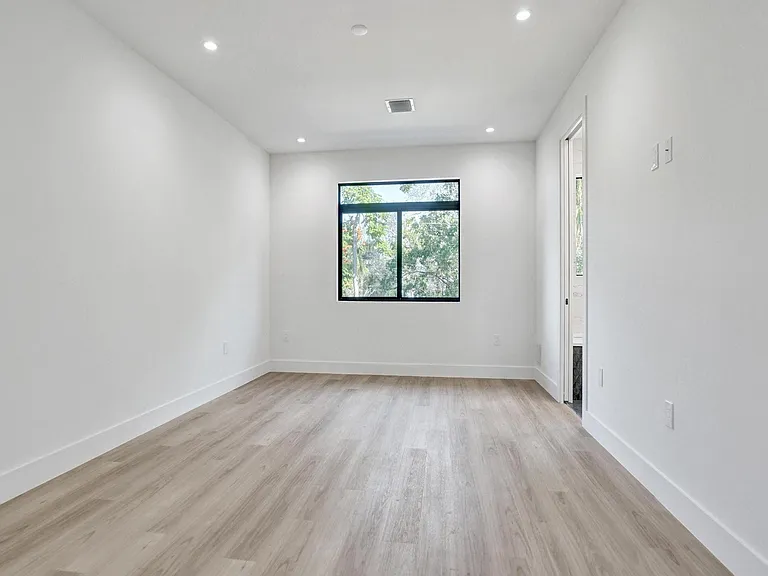 604 SW 7th Ave — Photo 22