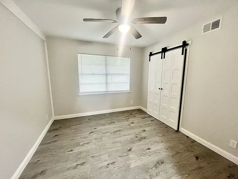 1005 Oakwood Ln — Photo 23