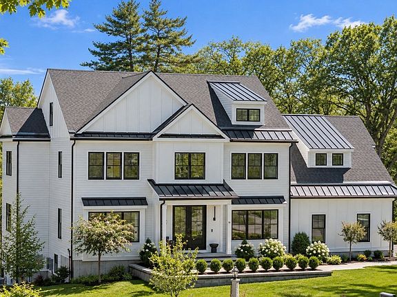 3rd image of 15 Spring Hill Farm Rd