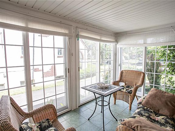4th image of 211 Claranna Ave