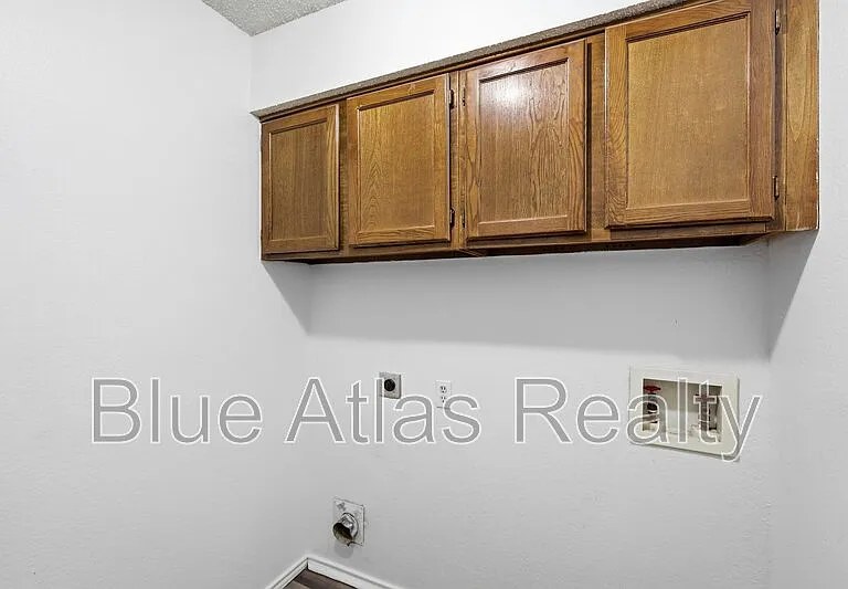 2747 Countryside Ln — Photo 8
