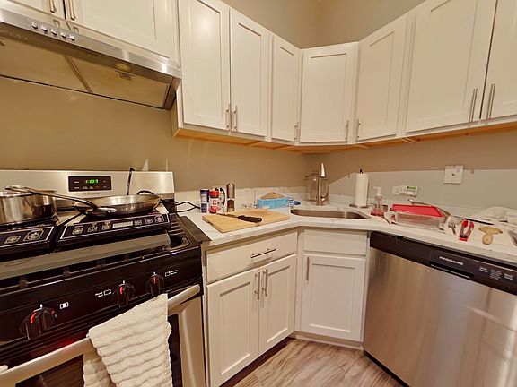 3rd image of 35 E Division St APT 1B
