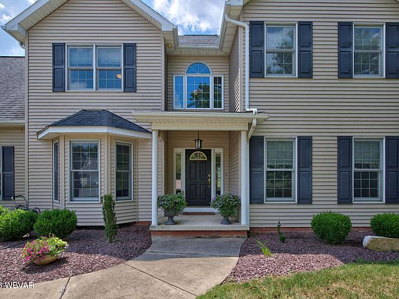 3rd image of 1110 Cardinal Ln