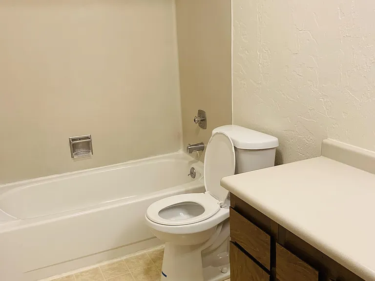 945 Lewis Ave — Photo 3