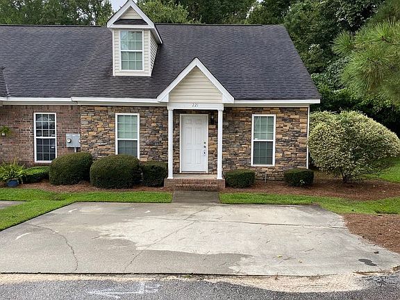 3rd image of 221 Brook Ct