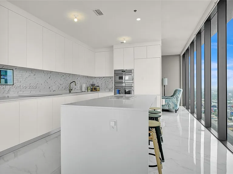 700 NE 24th St #Penthouse 5801 — Photo 11