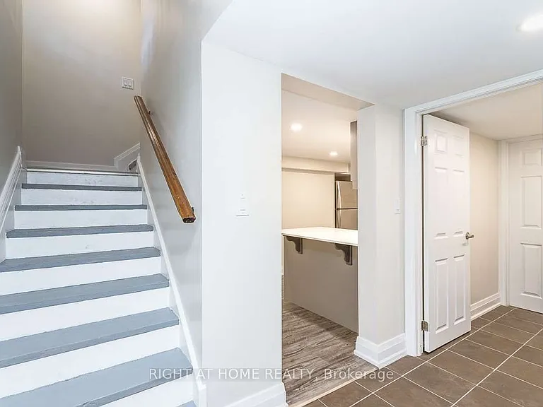 691 Simcoe St N #C — Photo 2
